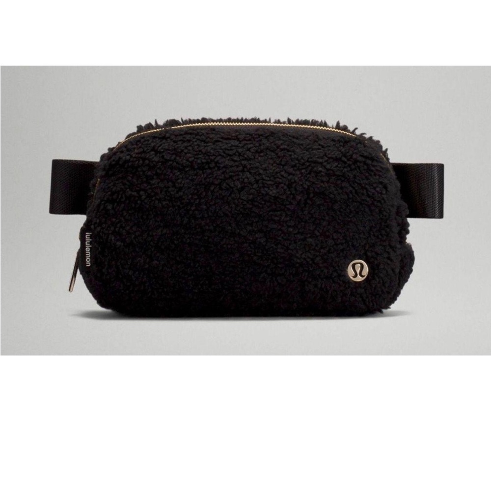 LULULEMON Everywhere Belt Bag FLEECE Sherpa Crossbody Waist Hip Fanny BLACK  NEW